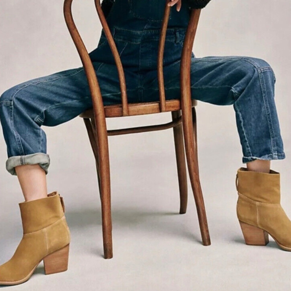 Anthropolgie Matisse Soho Suede Embossed Stacked Heel Tan Floral Ankle Boots 9.5